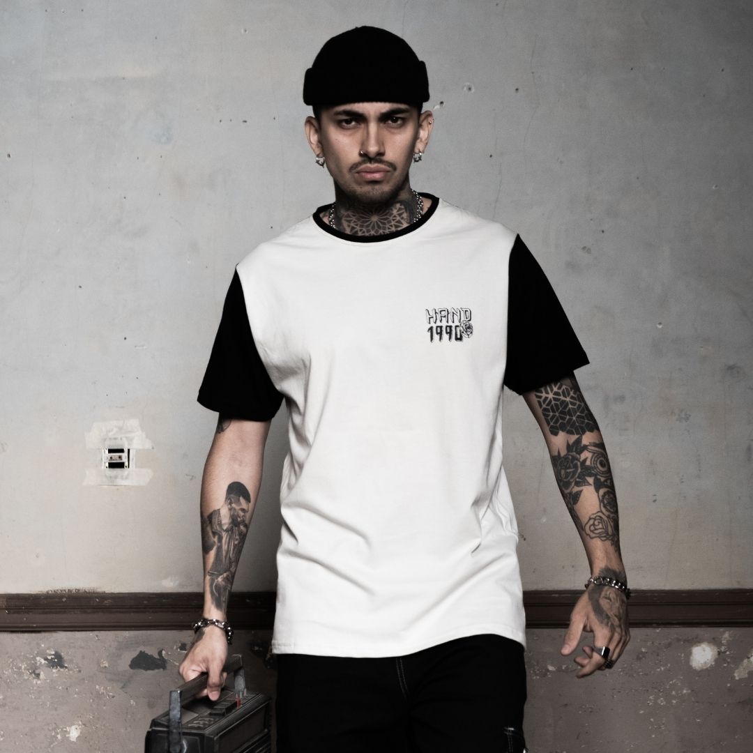 REMERA ESPADAS Y SERPIENTES